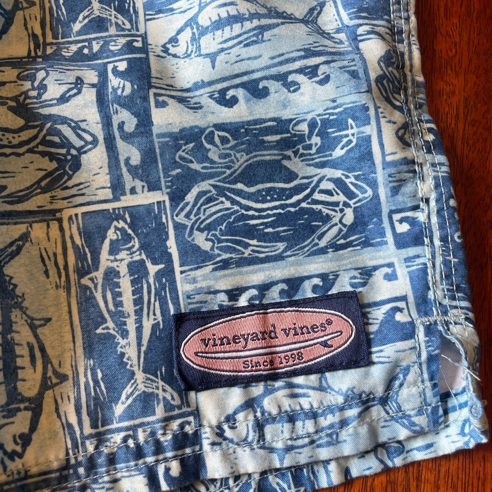 Vineyard vines boys swim trunks size med 10-12